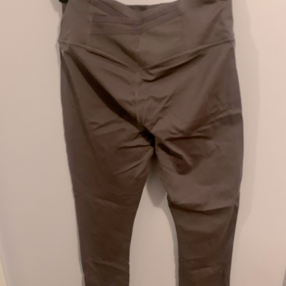 High Waisted Trinity Capri - Picture 2 of 2